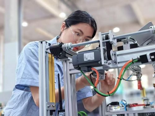 科技铸就 无缆时代 电气自动化系 无线感知 学生团队实践攻难题,助力无线温振产业雄起